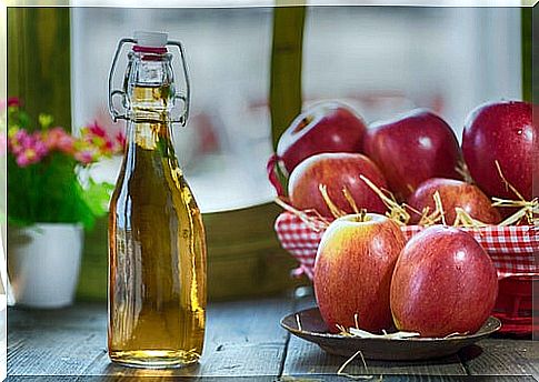 apple cider vinegar, one of the natural remedies for allergies