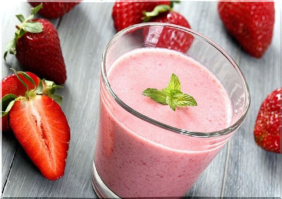 Strawberry smoothie and chopped strawberries.