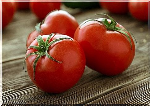 Tomatoes among all natural diuretics