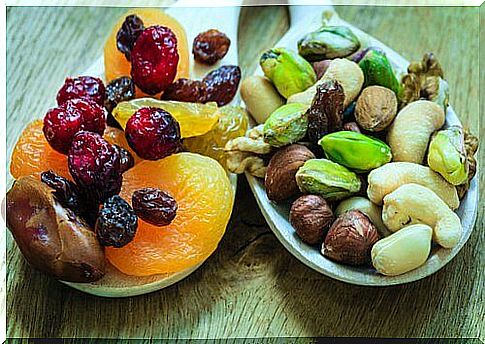 mixed dried fruit