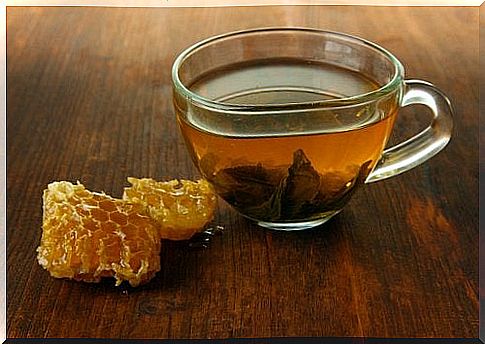 Drinking apple cider vinegar and honey - Recipe