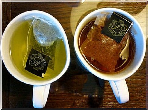 green and black tea against stroke