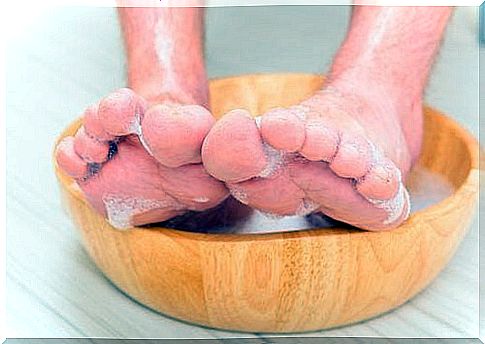 Footbath with vinegar: a panacea for the feet