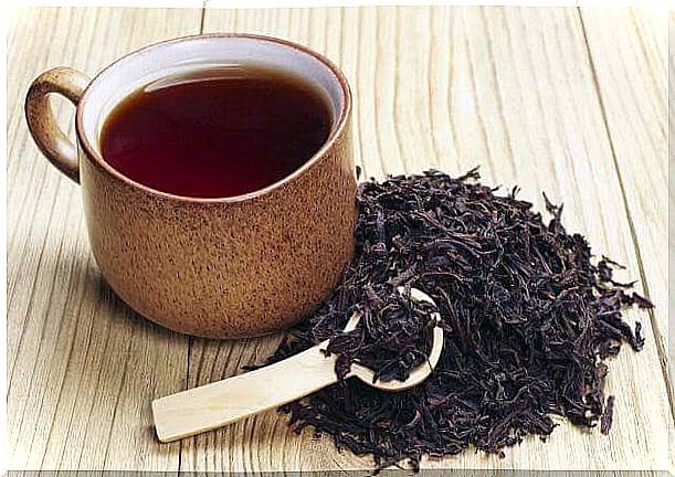 Black tea to treat gum abscess