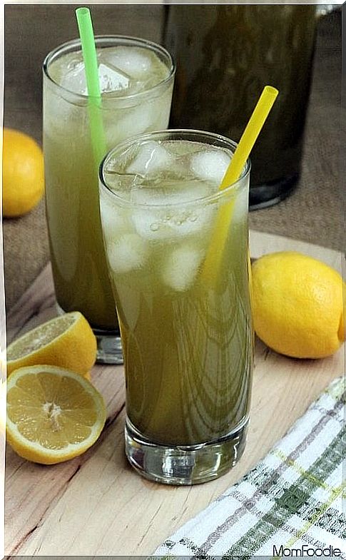 two-glasses-of-green-tea-lemonade