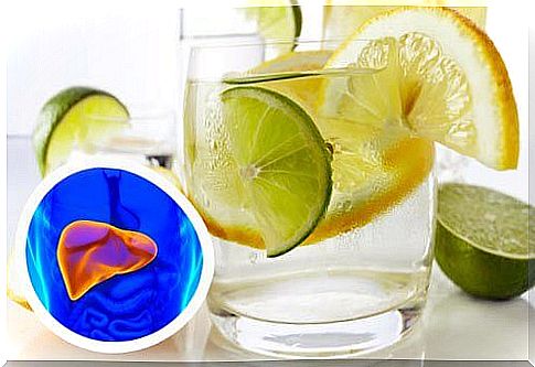 Lemon water to detoxify the liver