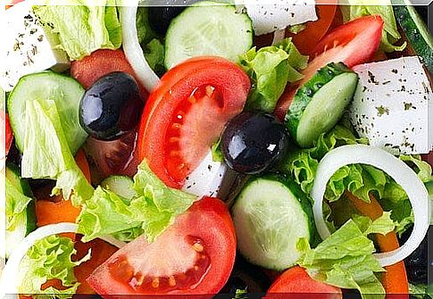 Losing weight with salads: tricks and recipes