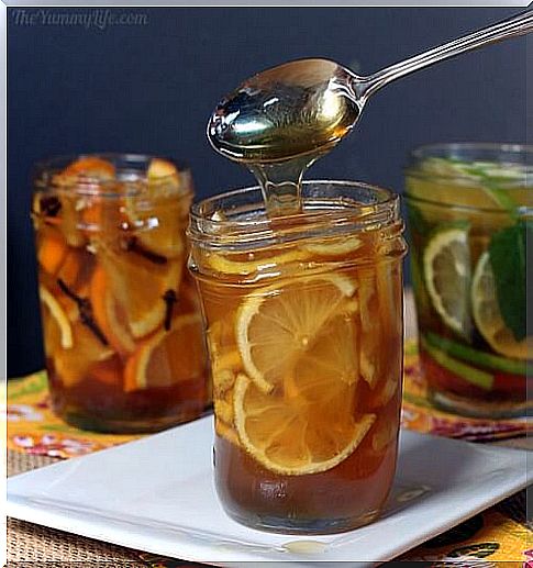 Oranges and honey for an excellent medicinal breakfast