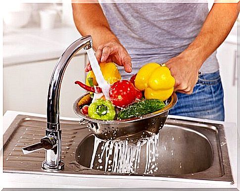 Man washes vegetables 