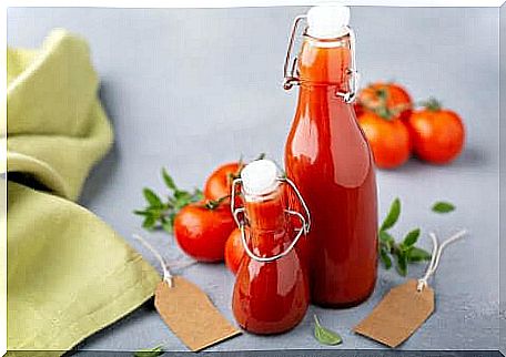 Tomato sauce.