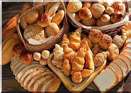 Baskets of white bread.