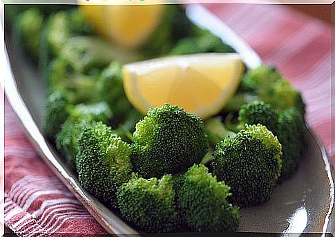 Take care of your weight and health with lemon broccoli