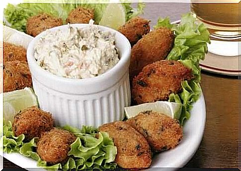 Aperitif with tuna croquettes.