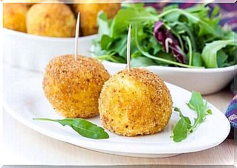 Potato croquettes stuffed with cheese.